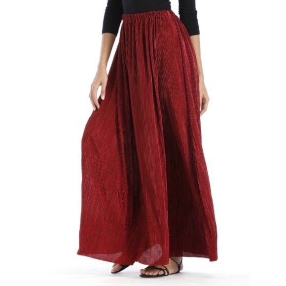 Burgundy pleated maxi skirt - Picture 1 of 3